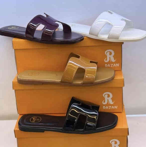 شحاطه نسائية السعر 10 الاف خفيف🦋
الاناقه تبدّا من خطوتك 💓جلد لمعه🦋🩷
✅مديلات عصريه تناسب كل إطلاله
✅راحه ➕اناقه 🟰كمال إطلاله 
✅متوفر كل الاوان كوالتي عالي 
للحجزوالطلب راسلونا على الأرقام التأليه
***********؟***********
لديناتوصيل إلى كافة المحافظات. العراقيه
