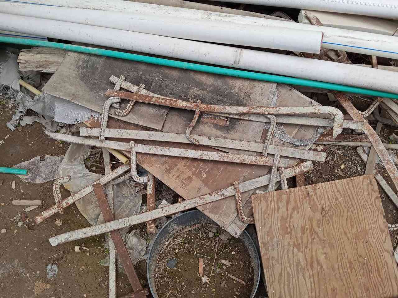 السلام عليكم قالب خشب للبيع ايدك 250. متر مع جكات 100 جگ مكاني بغداد حي الجهاد للتواصل اتصل *********** ابو العز
