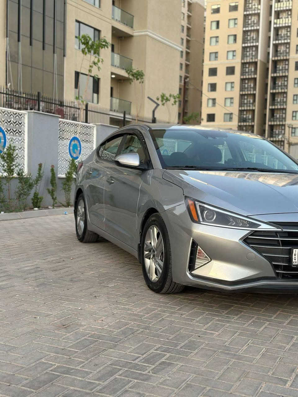 السلام عليكم الانتره 2020 وارد امريكي رقم اربيل لون سلفر ماشيه 46الف السياره باسمي هزه مامنتهيه
حادثها بنيد تبديل وجاملغ وصبغ ربع الباب وبيها تبديل بالغد
مواصفاتها
تحديد مسار
مانع انزلاق
رادار جانبي
توقف ذاتي 
رايدها 120وبيها مجال  للاستفسار الاتصال على الرقم *********** واذا اكو مراوس بكوري او ياباني
