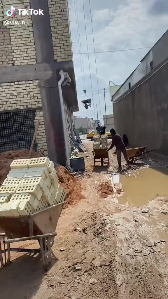 سلام عليكم ونج تصعيد كافت المواد قلع شتاكر زميج تصعيد 
طابوك بلوك سبنت رمل فرمستون مرمر  جص من اول 20 طابق *********** سعار مناسبه وتساب متوفر بغداد***********
