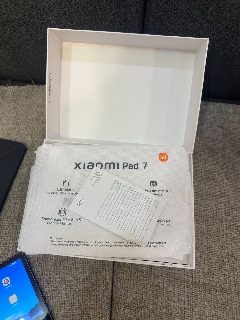شاومي باد 7 للبيع كامل ملحقات جديد استعمال قليل مكاني بغداد متواجد هنا و***********وتساب
السعر 420 وبي مجال بسيط 
ذاكرة 265
90 فريم ببجي
كول اوف ديوتي 120 فريم حجم 11.2
الدقة 2136 × 3200
المعالج  Snapdragon 7+ Gen 3mobile platform

144 Hz
الذاكرة العشوائية 12
البطارية 8850
عدد دورات الشحن 20 دورة 
الشحن 45 واط اللون المميز