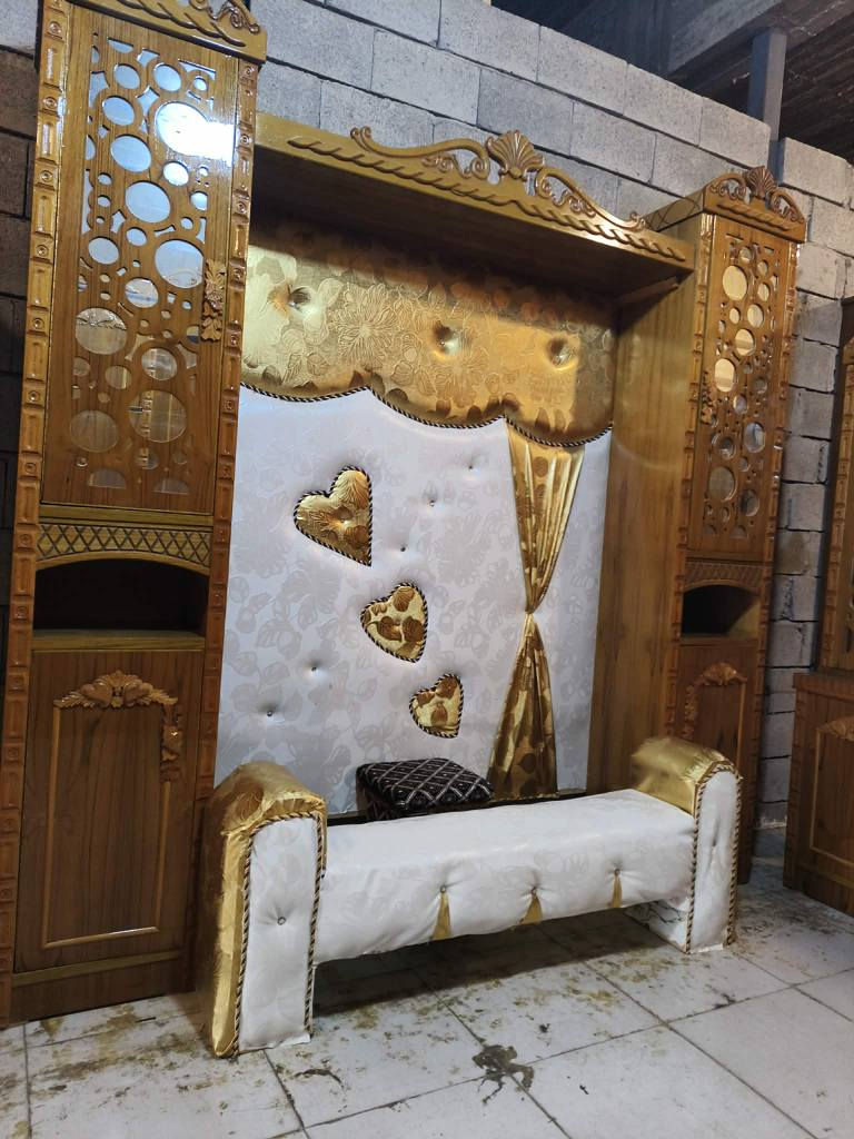 غرفة مسرح 5 ابواب الجمال و الشغل فول مكاني حي الصديق معرض علي غني للأستفسار 
***********
حي الصديق خلف مرطبات البحرين معرض علي غني موصل, نينوى
