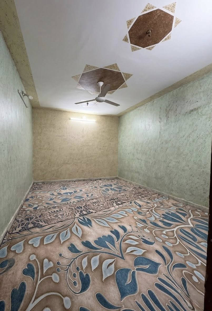 بيت ركن  للبيع الحميديه  قرب الطاقه الكهربائية الباب الثاني المساحة 100 مربع رابع بيت عن الشارع العام يحتوي على غرفتين قياس 5 في 5 ومخزن على عرض الغرفتين بناء مسلح وطابوق فقط ستاره بلوك حمام وصاله وبيتونه  وباقي تفاصيل موضحه في الصور للتواصل *********** او تواصل خاص معي صاحب البيت 
السعر45 مليون قابل للتفاوض علماً تم اخذ الصور قبل وضع الاثاث والسكن بصورة كامله
