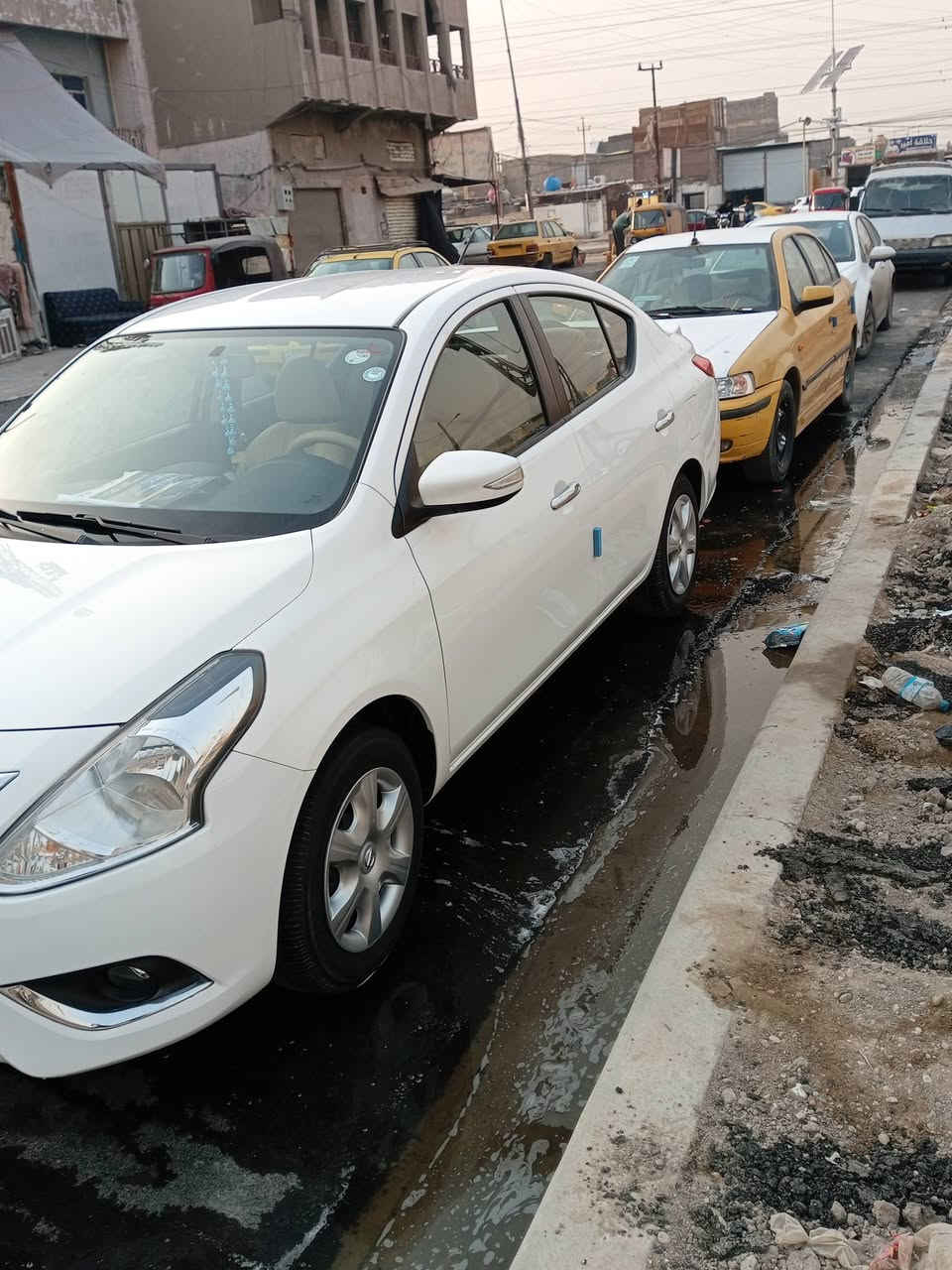 سلام عليكم نيسان سني مصري بيهة طخة بلجاملغ الامامي وشخط بلباب العبري والي ورا فقط شخط لا ضربة ولا صبغ ولا بارد مكينة وكير كفالة السيارة ماشية ٢٠ الف رقمي *********** مكاني بغداد مدينة الصدر السعر ١١٥
