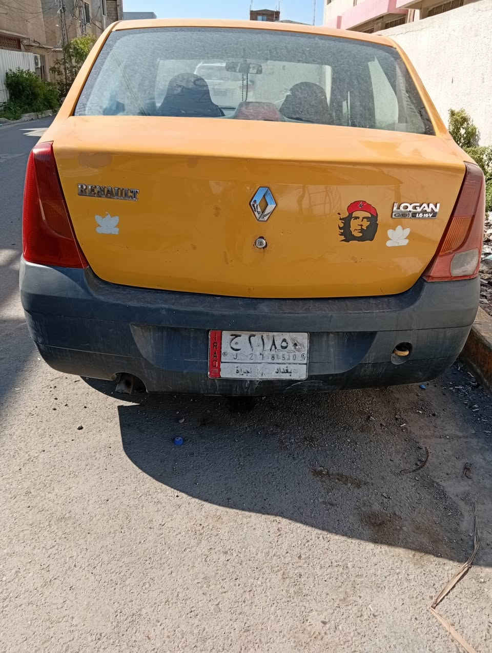 السلام عليكم من رخصة الادمن سيارة رينو لوكان 2010 عمومي بغداد مصفرة هيئة وغرامات سنوية لل28 السعر 32 وبيها مجال حق الجية حالة السيارة كما موضح اماممكم في الصور تليفون ***********

