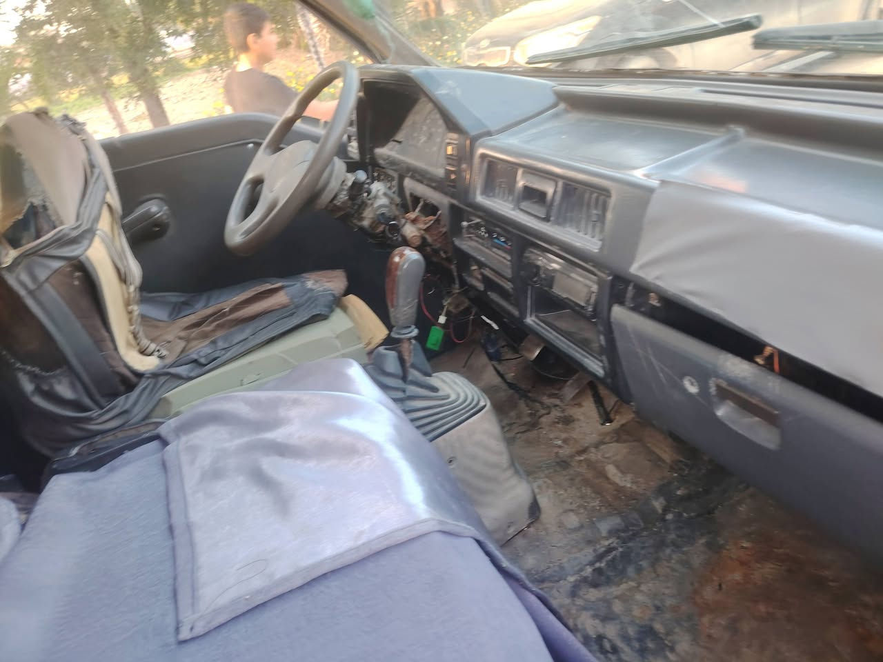 السلام عليكم كيا مسوبيشي ٩٣ رقم بغداد سنويه نافذه ٢١ مكينه وكير ونجي السعر ١٥ لاتصال ***********
