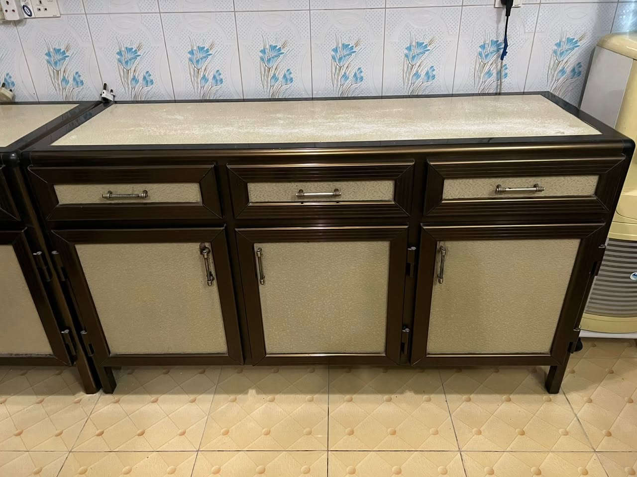 كاونتر المنيوم درجه اوله نضيف ٩٠ بلميه الاستفار عله الرقم ***********
