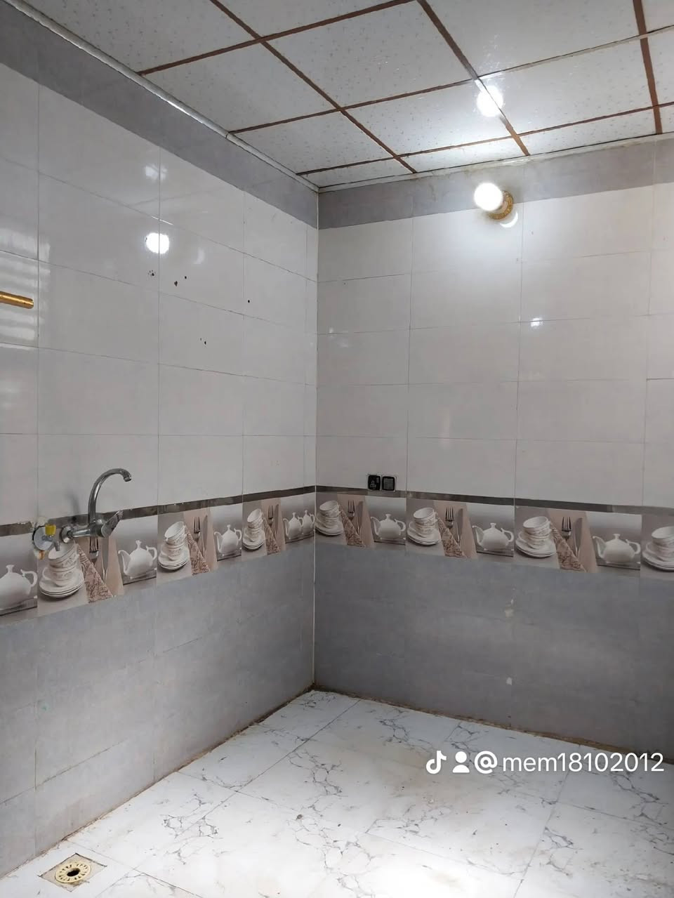 بيع مستعجل وبسعر مناسب جدأ
50م طابق ونص للبيع (نقدا..نقدا.)
موقع البيت بالجاير قرب أسواق برتقاله مقابيل مستشفى الكفيل قرب طريق الزوار قرب السايدين مال جاير قرب السوق مال حي الإمام علي ع...خدمات كامله تبليط ١٠م مجاري كهرباء مولد ذهبي بيت متعوب عليه ومرتب حيل بناء بلوك سند ٢٥اقرار محكمه مكاتبه مع صاحب الأرض مباشرتا يبعد عن الحرم كيلو ونص مشي نصف ساعه بالسياره دقايق...
سعر الدار خوان ٦٤ مليون فقط 
الي مو شراي ليتعبني رجائا....بي مجال جدأ..جدأ.. بسيط 
***********
