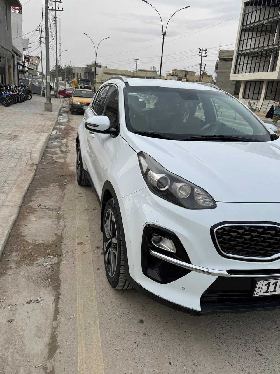 السلام عليكم للبيع كفاله عامه من صبغ وتبديل ومحرك وتبريد
كيا سبورتج 2019 خليجي شكل 2020 لون ابيض السياره جديده رقم الجديد ماشيه87 الف ارقام انكليزي 
كشنات مخمل و جلد
مري شفط 
شاشه وسطيه لمس +بلوتوث+usb 
كامره خلفيه 
داخل حمصي
تحكمات ستيرن فول
لايتات اوتو
مكينه 2000 دوس
تبريد قطعتين
حساس خلفي وامامي
ثلاث انظمه قياده 
نضام بريك ABS
وباقي المواصفات المعروفه
السعر 200 ورقه 
رقم التليفون ‭0780 668 8323‬
