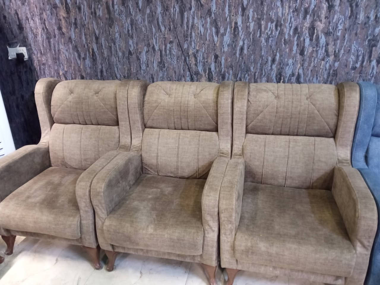 كراسي تخم العدد ٢٥ والوان وشغل درجه اوله للبيع استعمال شهر يعني جدد
***********
