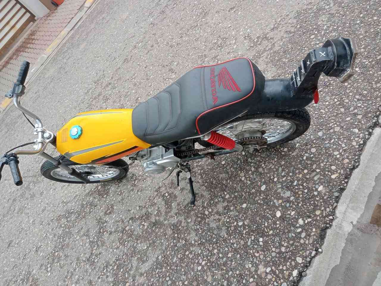 السلام عليكم متاح دراجه انتنس موديل 25 اي عيب ما بي سعر 475 بي مجال بسيط بسيط ابو ال 400 لا تجيني رقم ***********
