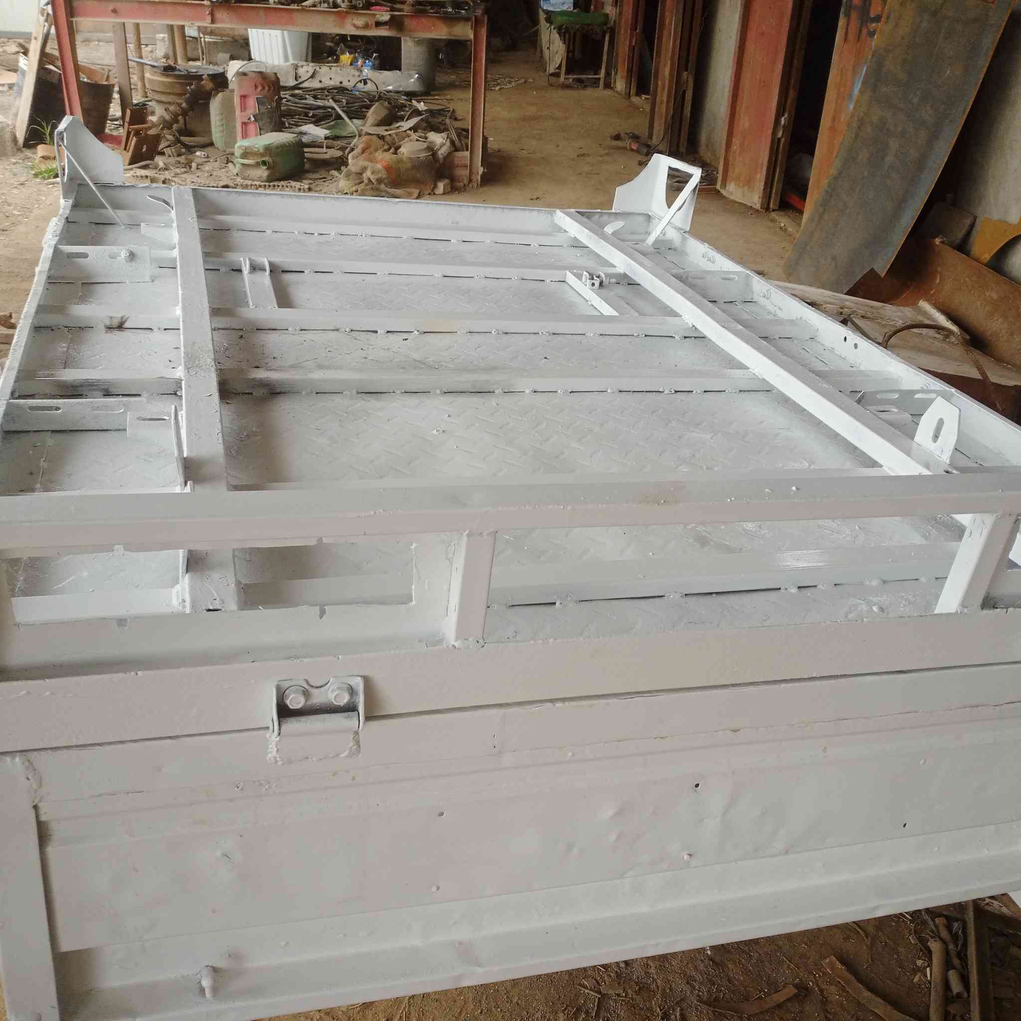 السلام عليكم للبيع بدي دايوان 18او مروس بدي تعبان مع لفرق صفاحيات مكصوصا وفرشه جسوره جدد 2ملم ودعاميه تفصال ودوسات تفصال السعر 300قفل مكاني رفاعي ***********
