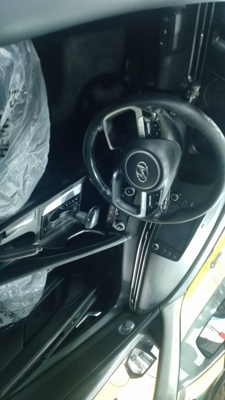 السلام عليكم 
هوانداي النترا موديل 2021 وارد كندي حادثها موضح في الصور وبها مكانين بارد السياره مكفوله من التبديل والصبغ بدون دواخل بدون ايرباك المواصفات محرك 2000 دوش بصمه فتحه رادار امامي وجوانب ويل كب لد امامي خلفي كامره وشاشه وحساس كير محرك تبريد مكفول من الفتح ماشيه 49 كيلو هزه وسنويه ورقم جديد بغداد بأسمي السعر 148 وبها مجال بسيط العنوان بغداد الاعظميه قرب ساحة عنتر 
موبايل ***********
