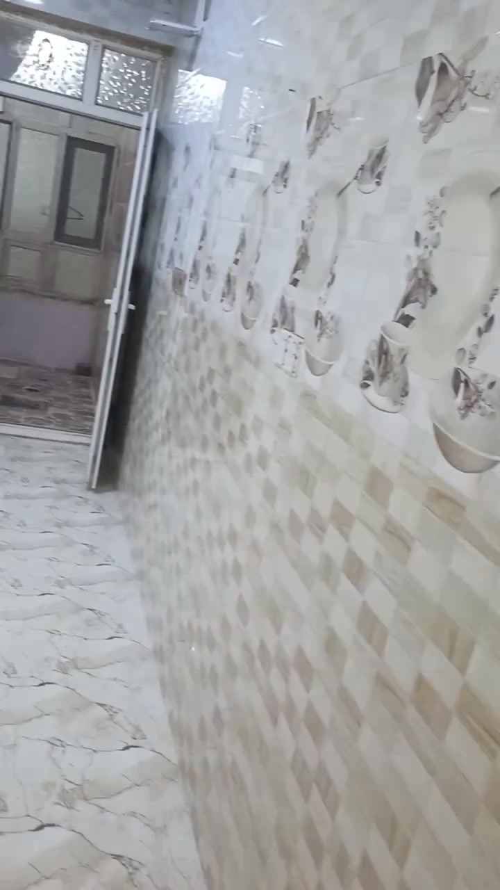 للبيع بيت طابو سند كامل شركة طارق 77 يسلم فورا للمشتري بعد البيع سعر 70 وبي مجال اتصل ***********
