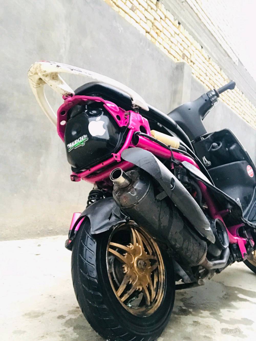 ماكس عدلة .  للبيع رياضي كلچات أمامي خلفي رياضي لون شاصي مميز حراري ويل النجمة الأصلي بوشة 55 دراجة ناعمة وحلوة بل مشي وعندي شغلات حلوة مامخليهن بعد انطيهن وياها مكاني بابل-حلهَ السعر 550 بيها مجال بسيط حك الجية (***********)