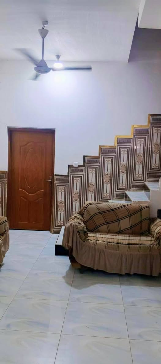 بيت 🏠 للبيع المساحة 120م مسلح جديد غرفة صاله مطبخ براني صحيات داخلية وخارجية والطابق الثاني صاله كبيره وصحيات مكان البيت بالشراكية 6
خلف الشارع الخياط يفتح مدرسة 🏫 
السعر 77 مع المجال 
للاستفسار اكثر اتصال ع أرقام المكتب المعالي للعقار حي العسكري قرب النجده بالسماوة 
***********
***********
