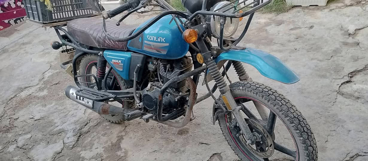 سلام عليكم دراجه جبليه محرك 200  نظيفه موديل 2023 سعره 1100 الف للاتصال *********** وتساب
