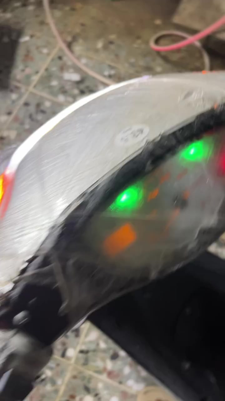 السلام عليكم
دراجه عصفوريه60
كامله ما بيها اي نقص
بيها دبل اشاره 
مكينتها بلادي ممفتوحه
بس بيها كسر بل كفر الامامي
السعر 290وبيها مجال
الرقم:***********
المكان:الحسينيه مال راشديه
