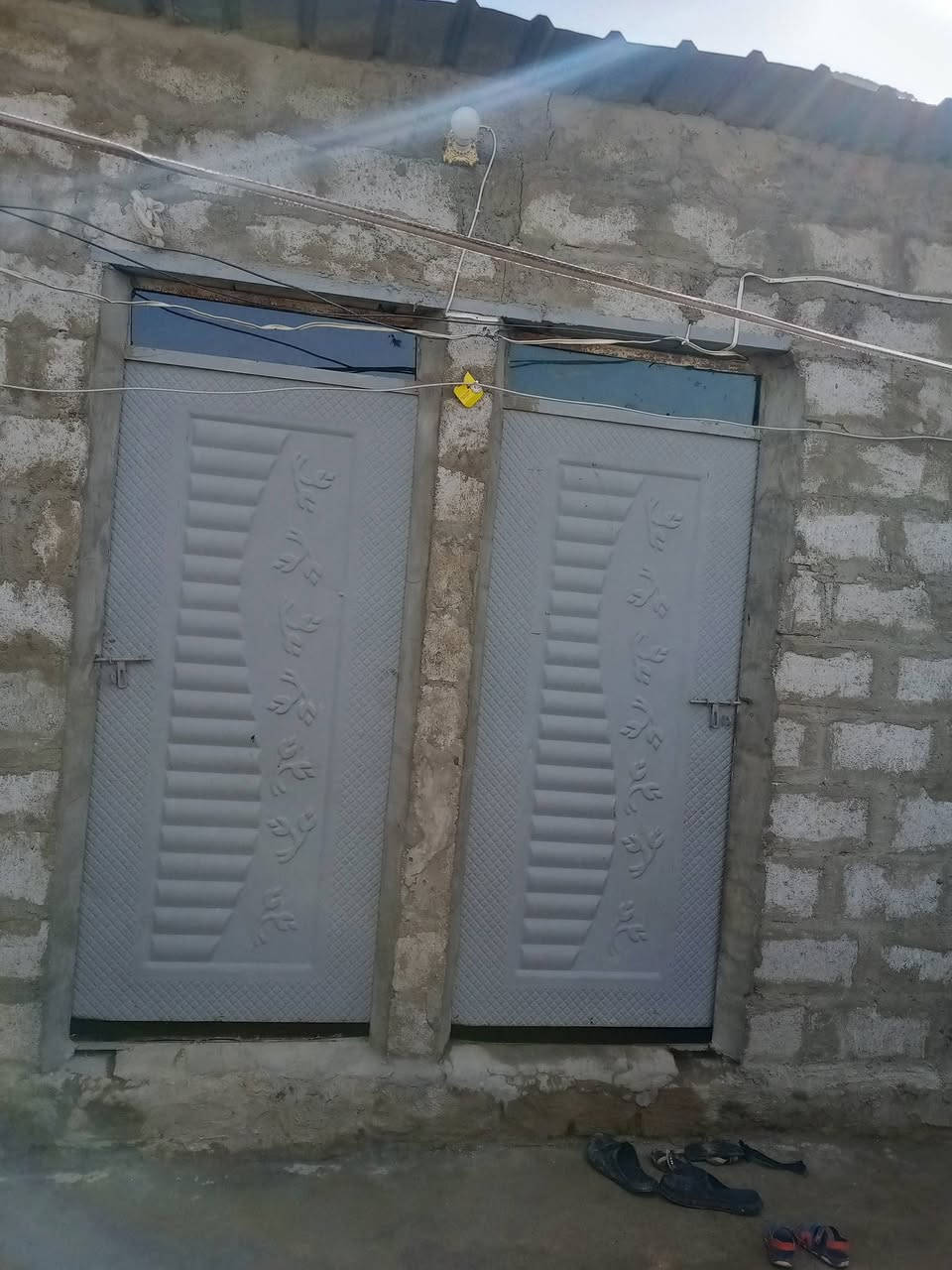 دار للبيع 100 متر مربع ودار تجاوز العنوان حي التنك قبل مقبره العماري قرب القنطره يبعد عن الشارع 200 متر كرت بلديه السعر 6, مليون تكون من غرفتين مطبخ حمام الصور المنشور‏‪***********‬‏👉👉
