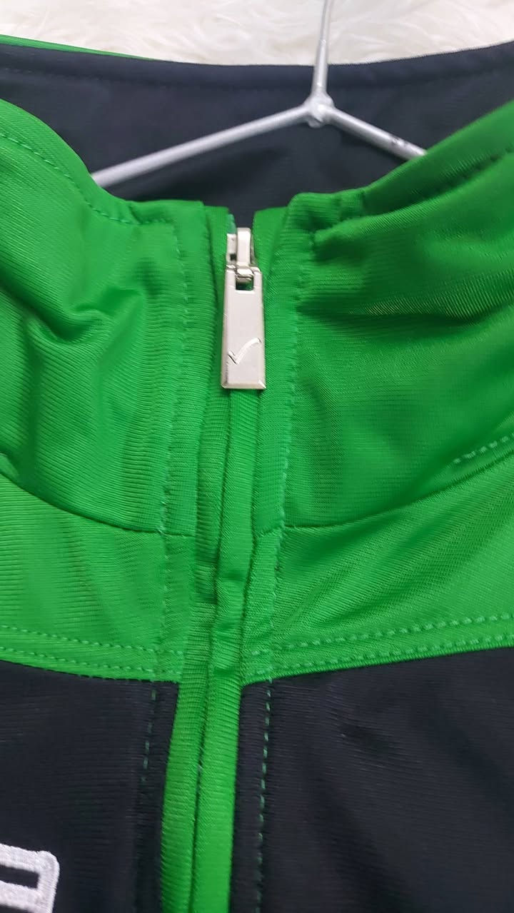 قطعه فول نظافه
قياس L تلبس وزن ٩٠و٨٥ ك
يوجود توصيل


**إذا كنت صاحب هذا الإعلان وتريد حذفه لأي سبب، رجاءا أرسل رسالة إلى الدعم الفني**