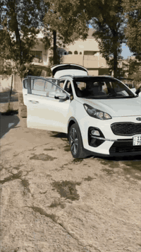 سلام عليكم سبورتج موديل 2020 ماشيه 93 الف مكفوله كفاله عامه فقط ضربه خفيفه موضحه بصوره محرك 2000 دوش 
210 وبيها مجال شي بسيط 
***********
