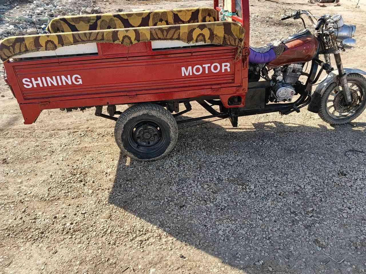 السلام عليكم ستوته جمرة موديل 2016 محرك 22 اوراق اصولي شاصي مكفول كرهبائيات فقط بارتي السعر 900 وبيها مجال للأتصال ع الارقام /***********/***********
