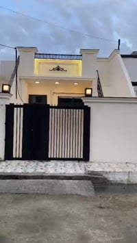 دار للبيع • ١٠٠م • ٧٧ خلف التجاري