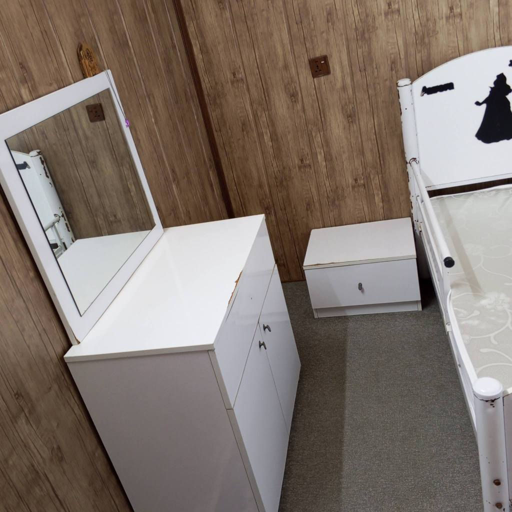 هەموی بەیەکەوە (بێد ،دۆشەک ، دوو کۆمەدی ،مێز تەوالێت) نرخی هەمووی تەنها 80هەزار بێدەکە دۆشەکی لەگەڵەو بەکارنەهاتوە دۆشەکەکە
ناونیشان سلێمانی السليمانية, العراق


**إذا كنت صاحب هذا الإعلان وتريد حذفه لأي سبب، رجاءا أرسل رسالة إلى الدعم الفني**