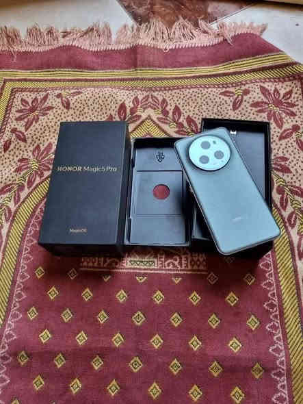 السلام عليكم ورحمة الله وبركاتة 
📱 جهاز  هونر ماجك 5 برو 
الجهاز للبيع او للمراوس اش عندك نزل  .
مستعمل اقل من شهر فقط
قطعة الوحيده بل نضافه مخزونة

معالج  : سناب دراگون 8 جين 2
شاشة راقية LTPO
البطارية 5100  مع شحن سريع 66 واط .. 
ذاكرة 512  /  عشوائية 12  .. 
 الجهاز فلاكشب وغني عن التعريف  ، الجهاز نظيف جداً  وكامل ملحقات  ، مكفول من اي خلل او عطل ..

سعر الجهاز : 775 الف والشراي يدلل   
 متواجد عالخاص وبخدمتكم   ..
*********** 
مكاني بغداد البلديات
