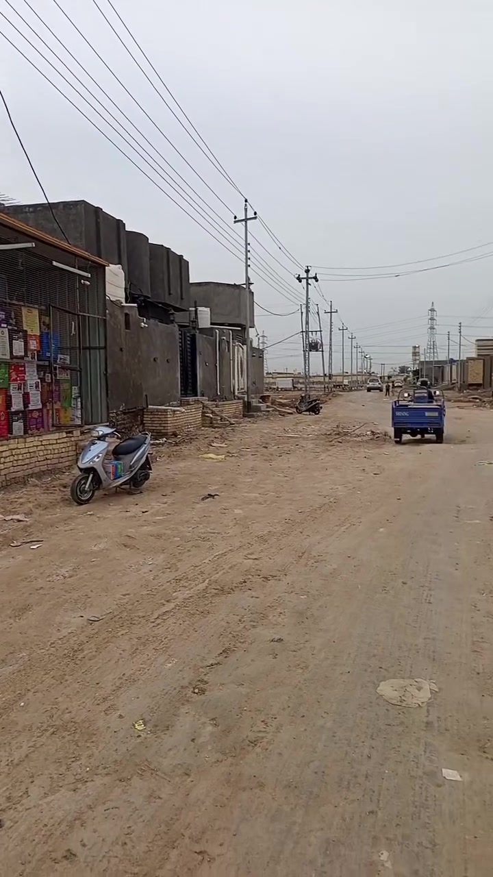 بيت للبيع حي الزهور مساحة 200م بناء كامل غرفتين صاله مطبخ حار باردبراني صيحات داخلي  مع خارجي محل موقع مميز البيت حر مامطلوب شارع 15 مقابل باب  ثانوية قادة النصر بناء 2025  سعر140 استفسار اكثر  *********** يرهم مبادره
