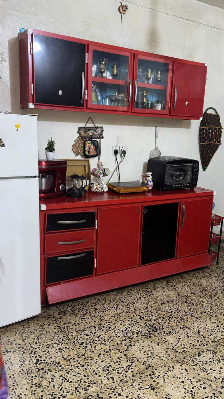 السلام عليكم اغراض للبيع نضاف كنتور + جربايات + كامنتر + سنك كلمن وسعر للبيع 
سعر انتصل هاذا رقمي *********** عمارة, ميسان
