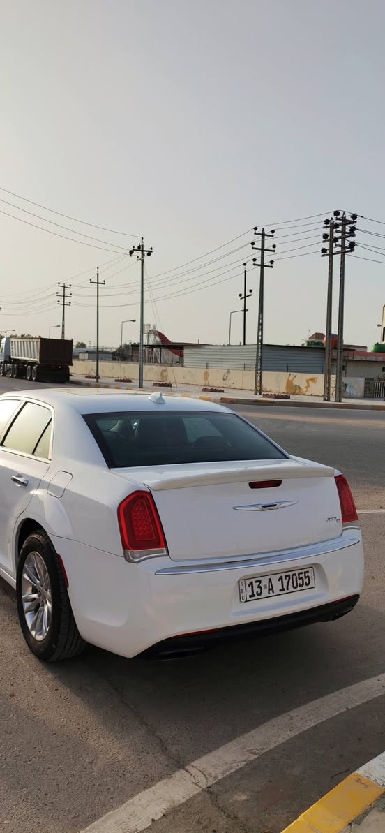 كرايسلر 2017 أصل فئة C فول 
بانوراما .. برده خلفية كهربائية 
كشنات كهربائية تبريد وتدفئة كشنات
مري قلاب .. وضعيات قيادة متعدده
عداد السيارة 160 الف 
الرقم ميسان / سنوية وهزه جديده بأسمي هاي السنة
صور الحادث مرفق في المنشور مع السونار
يوجد بعض الملاحظات في السيارة غير واضحه في الصور زلغ اسفل الجاملغ وضرر خدوش في الدعامية الخلفية 
المكان / ذي قار / الشطرة 
السعر 225 وبي مجال بسيط 
للاستفسار / ***********
