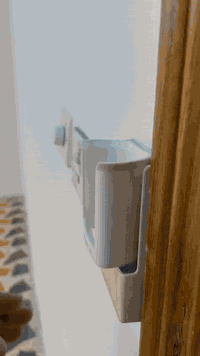 السلام عليكم البيت للبيع في منطقة الحرية الدور نواب ضباط شارع المشتل المساحة 100 متر واجهه 5 نزال 20 
البيت 3 طوابق يحتوي على 6 غرف و3 حمامات  
للاستفسار الاتصال او واتساب على الرقم ***********
