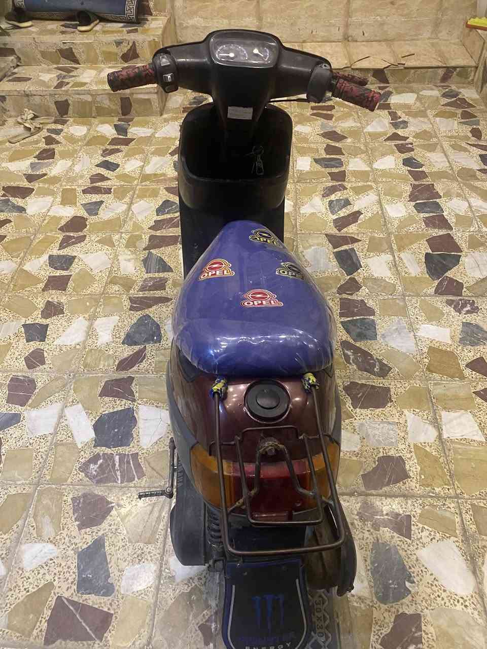 السلام عليكم
عندي مطور بوتين للبيع
كلشي شغال كهربائيات مطور نظيف 
بس بي صوط بل محرك شاصي شرط 
هذا رقمي ***********
سعر 150 وبي مجال حك جيتك￼
مكاني موصل رشيديه شارع العام

￼
