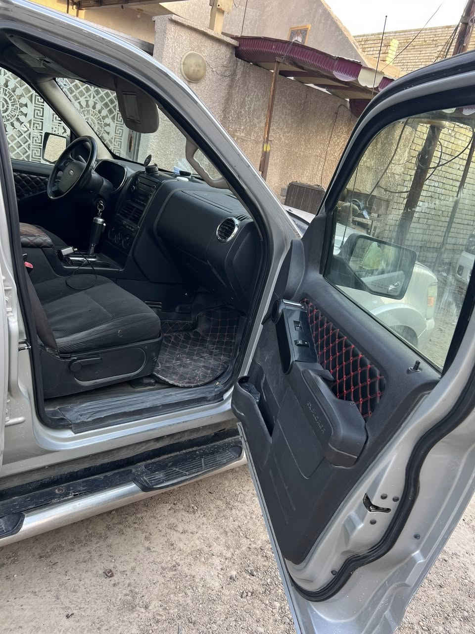 سلام عليكم للبيع فورد اكسبلور2009 رقم اربيل بسمي كيرمكينه حداديه مكفولات تخم تاير جديد
مكان السياره زعفرانيه
***********
السعر 105$الرحال الرحال
