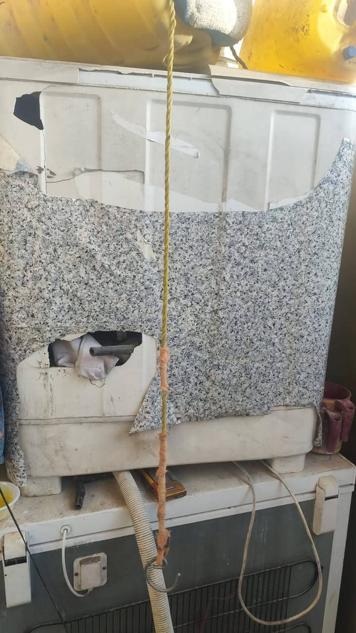 غراض منزليه للبيع
الثلاجه مابيها ضرر تجمد وتبرد ب100 قفل
المجمده بيها ضرر بسيط بالماطور ب50 قفل
الغساله كلشي مابيها تغسل وتنشف بس الكشر مالتها مكسور ب30 
مبرده حديد كبيره ماطورها شوي بطيء ب100 
مكان الحسينيه خلف ماركت دبي 
للاستفسار ع الرقم او وتساب  
‏‪‪***********
