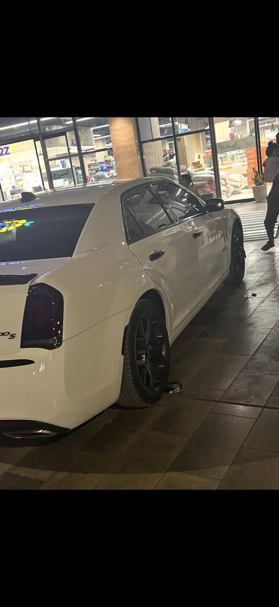 كلايسلر اوباما 2021 اصل. S
S فول عده الفتحه
وارد كندي 🇨🇦 
تو ويل
محرك 3600/V6
السياره كارتون
بجم عريض
جاهزه اي نقص مابيها شرط
الضرر الجاملغ الامامي 
مبدل نفس الون اصلي
بدون ايرباك
رقم بغداد الانگليزي
تخم تاير جديد
رقم الهاتف ☎️ 
***********
