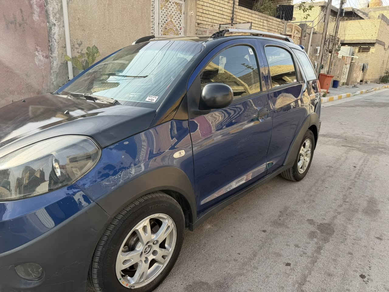 السلام عليكم ورحمة شيري اكس وان مديل 2013صدر امامي وخلفي جديد صار سبوعين من مسويه كله اصلي وكاله سياره خير من الله بيهه باب وجامبغ فقط ماشيه ٨٦ الاف حقيقي سياره مكينه جديده كير بي صفنه بسيطه بل مساقه ينمر طبيعي بيهه طكطكه درايم شفت سعر السياره ٣٨ وبيهه مجال مكاني بغداد الحسينية مال رشديه رقم الهاتف ***********
