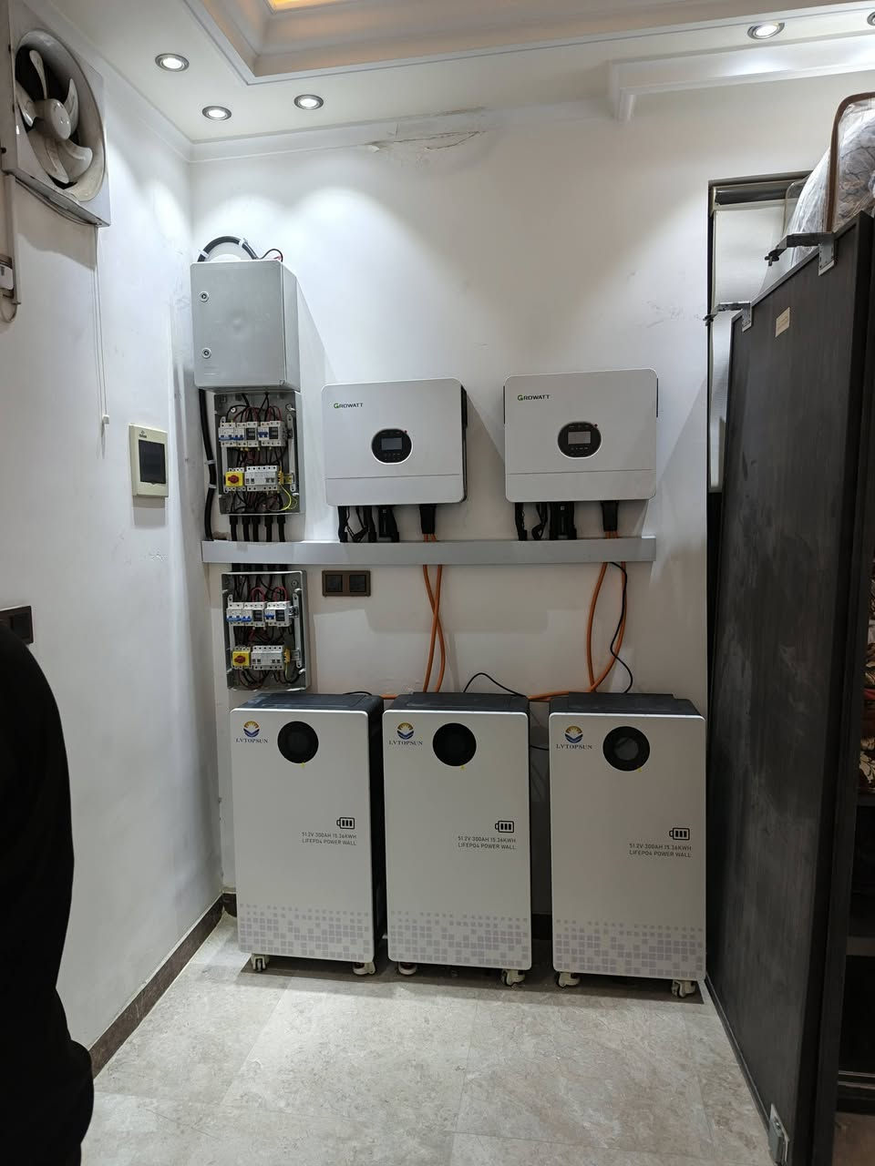 السلام عليكم ورحمة الله وبركاته 🤍
تم بحمد الله اليوم تنصيب منظومة طاقة شمسية في منطقة السيدية ☀️
🔹 المنظومة بسعة 45 أمبير
🔹 التنفيذ بجهود كوادر شركة أرض الرواند
📌 مكونات المنظومة:
▪️ 16 لوح شمسي نوع ECO x10
ضمان حقيقي 20 سنة ✅
▪️ 3 بطاريات قوية بسعة 15 كيلو واط من شركة LVTOP SUN
بخلايا EVE العالمية وضمان 5 سنوات 🔋
▪️ عدد 2 إنفيرتر Growatt
قدرة 6 كيلو واط لكل جهاز ⚡
📞 لأي استفسار راسلونا مباشرة
*********** / *********** /‏‪***********‬‏
📍 أو زورونا في بغداد – شارع الصناعة – قرب فلكة الجامعة التكنولوجية
