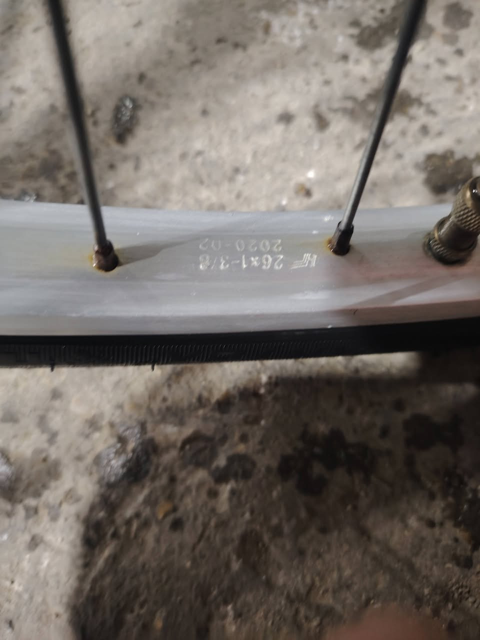 بايسكل بناتي حجم 26 أبيض السعر 115 الف ***********
