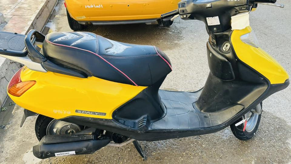 سلام عليكم سبيسي مال رمبه غراضهه بلاديه اول فتحه الهه كهربائيات شغاله كفرات اصليات مالتهه كشن سوادات تايرات حدد باتري جديد  سعرها 800 وبيه مجال للاتصال *********** مكاني كوت انوار الصدر
