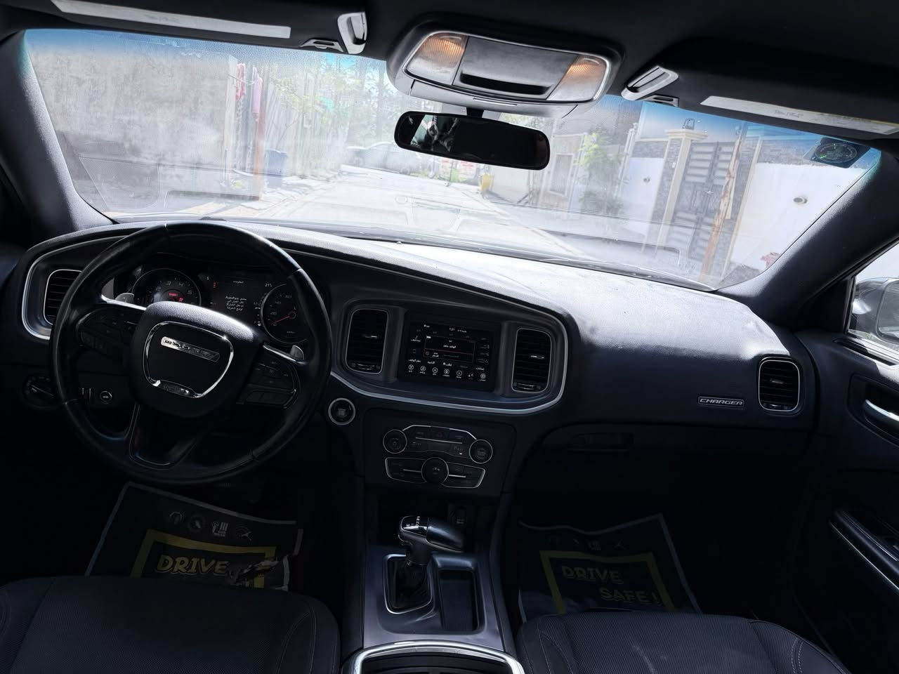 جارجر 2019 Sxtوارد امريكي حادثه جاملغ وبنيد بنيد بلادي ماشيه 70 حقيقي السياره جاهزه من كلشي وباسمي العنوان بغداد الكريعات :السعر 195 وبيه مجال 
للاستفسار : ***********
