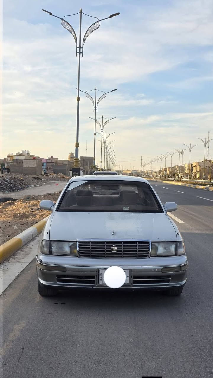 السلام عليكم بطه منفصل للبيع موديل 1994
مكفوله كفاله عامه من الصبغ والكصه والعيب الشرعي عدا هاي الطخه بالجاملغ الخلفي سمكرتهه بس ماصبغتهه رقم انبار بأسمي مشروع وطني تبريد ثلج حداديه مسويهه قبل فتره جديد كير ومحرك مكفولات 
گشر مكفول تبريد قطعتين تحكمات اماميه وخلفيه
ثلاجه شغاله داخل السياره وكشناتهه لا شك ولا فطر  . السياره جديده واحلى من الصور بهواي 
مكان السياره كربلاء
السعر 63 وبيهه مجال
للأستفسار ***********
