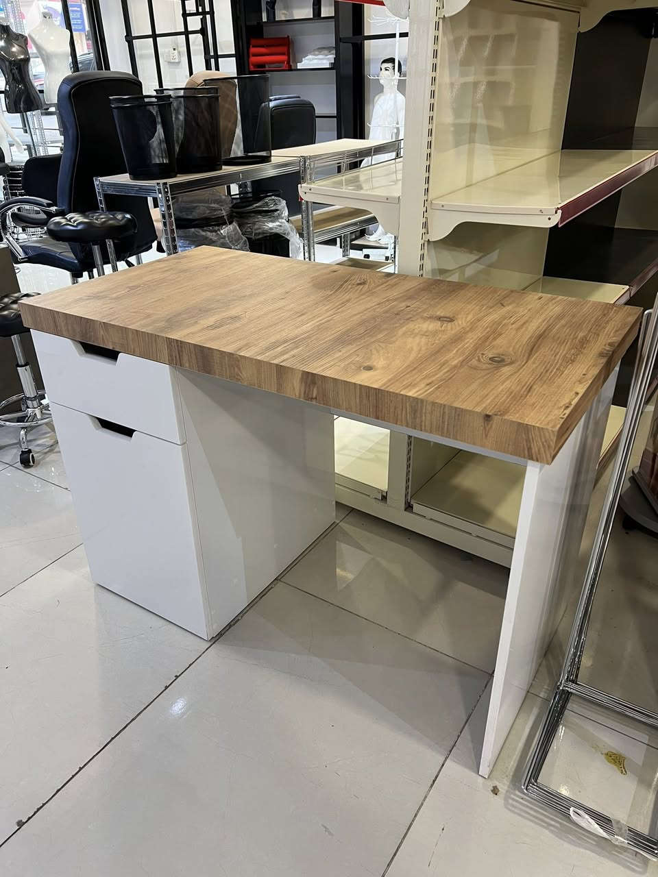 ميز كاشير + كمينك  متوفر لدى محل سيد
.
الون متعدده .
.
وتساب ***********
