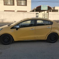 كيا ريو 2013 خليجي للبيع رقم انكليزي مصفرة هيئة وغرامات  ماشية 100 الف...