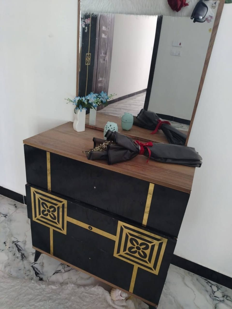 غرفه تركي مستخدم 🫴🏾
عدد 5 القطع☀
نضافه 90 بالميه 🍃
السعر 400 وبي مجال 🌿
................................
وتساب ***********
