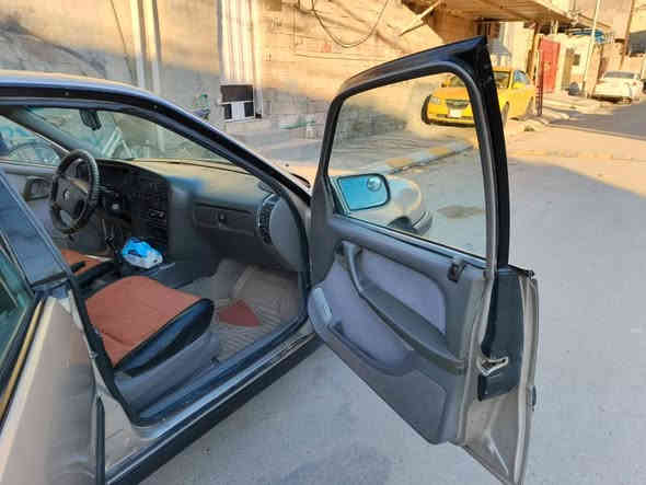 بيع فقط اوبل اوميكا موديل 91 رقم بغداد باسمي مصبوغة عام بدون حادث كير عادي محرك الفين خير من الله لاتنقيص ولا تبخير ولا رشح السيارة محورة تبريد ياباني بس نكسر البوري وتركته زوج تايرات جديد وزوج نص عمر راديتر جديد تخم نوزلات جديد وفيت بم ولف راجع جديد وتخم بلكات جديد وكهربائيات كلها شغالة وايرفلو محور تي بي اس وجعمقة مال ستيرن مال اوبل الفين وثنين يعني الستيرن جدا خفيف (مي)السيارة جاهزة  السعر 37 وبيها مجال قليل للاستفسار ***********
