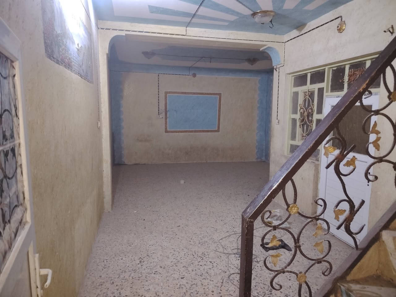 السلام عليكم بيت بشارع شيوخ بدايته حي ميسان مساحه 90 طابقين ب30 بي مجال ستفسار اكثر اتصل برقم ***********
