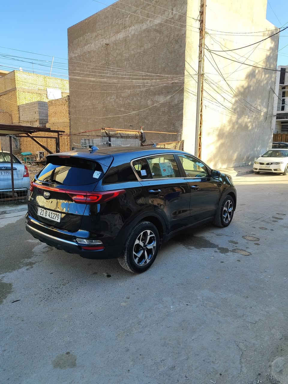 السلام عليكم
سبورتج 21 السيارة مكفولة من الصبغ والطخة والحادث 
سونار موجود 
بسمي هزة وسنوية جديد شرط التحويل مو بسم كردي 
مكينة وكير وتبريد وحدادية مكفولات 
ماشية 71
قطعتين تبريد شاشة كامرة تحديد مسار مثبت سرعة تلث وضعيات قيادة 
مكاني حسينية مال راشدية 
للاستفسار 
***********
