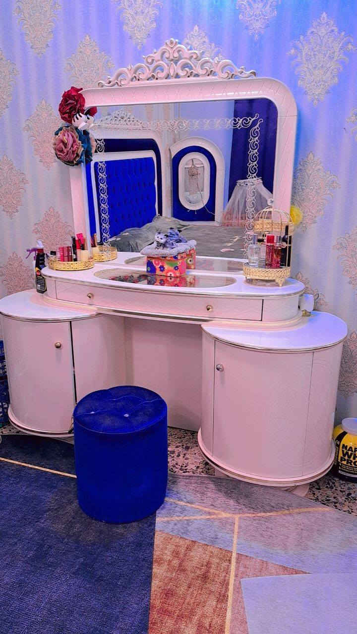 غرفه ضخمه للبيع ماخذيها مليونين و٣٠٠
رايديها مليون و١٠٠ بيه مجال قليل ***********
